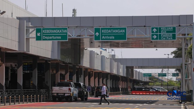 calon-penumpang-yang-gagal-terbang-meninggalkan-bandara-halim-perdanakusuma-di-jakarta-setelah-penghentian-operasionalisasi-pe-1788772701083_169