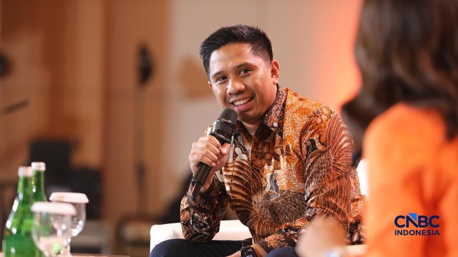 chief-marketing-officer-raja-emas-indonesia-m-rahmat-saat-menyampaikan-pemaparan-dalam-lampung-financial-festival-di-hotel-nov-1788607961690_169