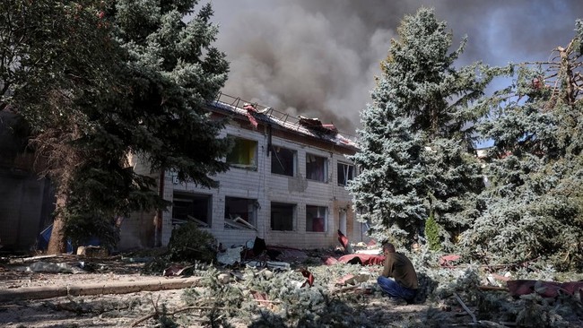 dampak-serangan-udara-rusia-di-kramatorsk-ukraina-minggu-2092026-reutersanatolii-stepanov-1789916234155_169