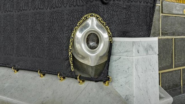 hajar-aswad-berwarna-hitam-kecil-kecil-dok-twitterreasahalharmain_169
