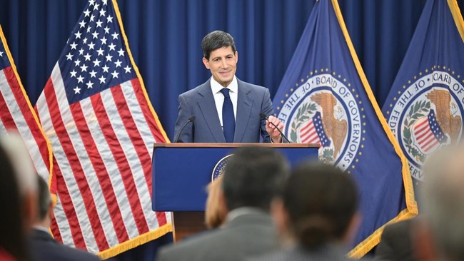 ketua-bank-sentral-amerika-serikat-as-kevin-warsh-1789478833186_169
