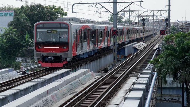 krl-jenis-ea-207-cli-225-atau-seri-ie305-yang-diproduksi-inka-dok-inka-1788842992387_169