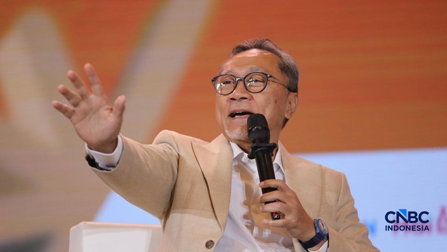 menteri-koordinator-bidang-pangan-ri-zulkifli-hasan-zulhas-saat-menyampaikan-pemaparan-dalam-lampung-financial-festival-di-hot-1788579821988_169