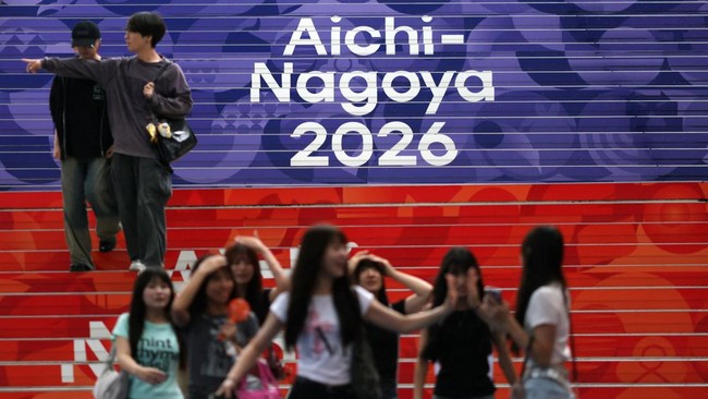 orang-orang-berjalan-melewati-papan-tanda-asian-games-di-nagoya-jepang-14-september-2026-1789377913520_169
