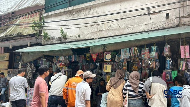 pasar-asemka-tiba-tiba-ramai-pembeli-cnbc-indonesiaelga-nurmutia-1782823160586_169