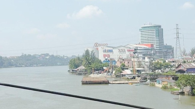 sebuah-video-yang-beredar-di-media-sosial-memperlihatkan-kondisi-air-sungai-mahakam-di-wilayah-samarinda-kalimantan-timur-tamp-1789382843209_169