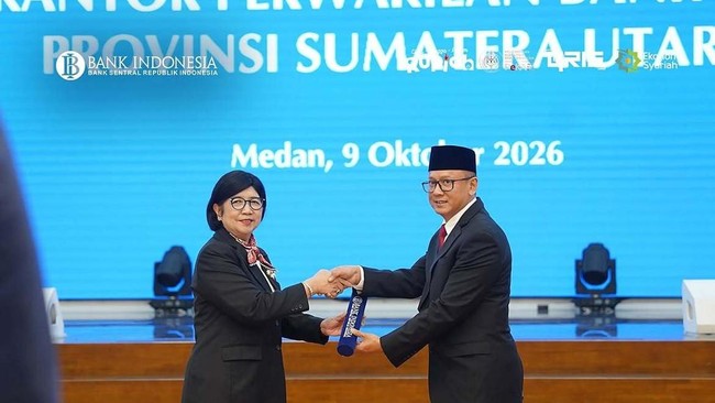gubernur-bank-indonesia-destry-damayanti-mengukuhkan-ameriza-m-moesa-sebagai-kepala-perwakilan-bank-indonesia-provinsi-sumater-1791722653321_169