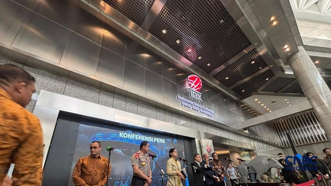 konferensi-pers-di-gedung-bursa-efek-indonesia-bei-jakarta-jumat-16102026-cnbc-indonesiamentari-pusopandini-1792134037666_169