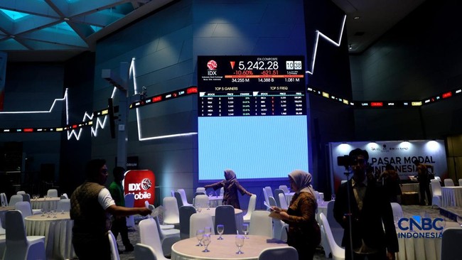layar-menampilkan-pergerakan-indeks-harga-saham-gabungan-ihsg-di-bursa-efek-indonesia-jakarta-jumat-16102026-cnbc-indonesiamuh-1792123862311_169