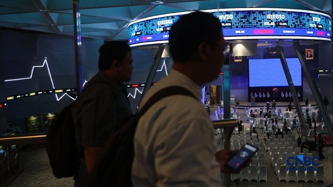 layar-menampilkan-pergerakan-indeks-harga-saham-gabungan-ihsg-di-bursa-efek-indonesia-jakarta-jumat-16102026-cnbc-indonesiamuh-1792123862386_169