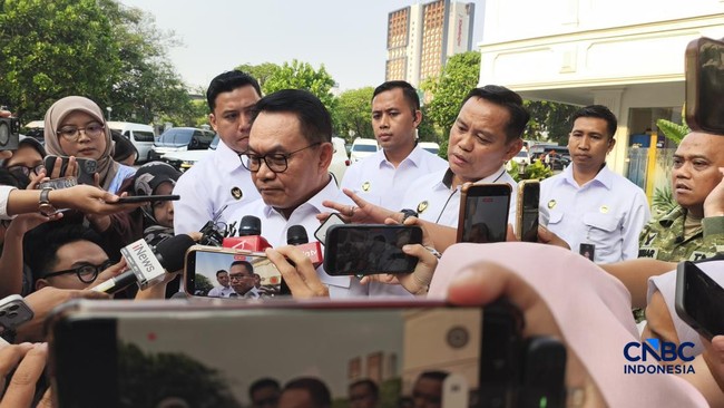 menteri-koordinator-bidang-politik-dan-keamanan-menko-polkam-jenderal-tni-purn-dudung-abdurachman-di-istana-negara-senin-12102-1791798721700_169