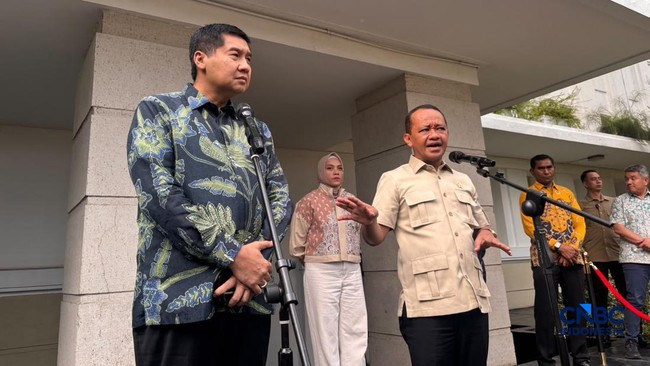 menteri-pkp-maruarar-sirait-dan-menteri-esdm-bahlil-lahadalia-saat-konferensi-pers-dengan-media-jakarta-jumat-910-cnbc-indones-1791537798846_169