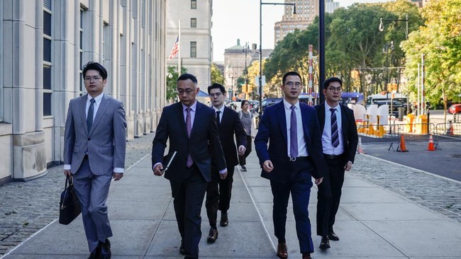 perwakilan-huawei-tiba-di-pengadilan-federal-brooklyn-untuk-sidang-huawei-technologies-di-new-york-city-as-pada-30-september-2-1790921907122_169