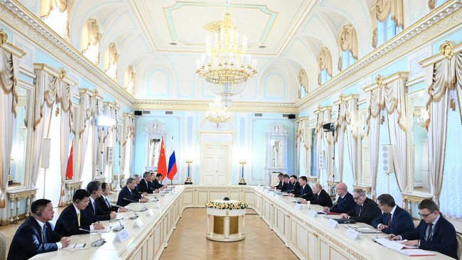 russia-china-1792596346620_169