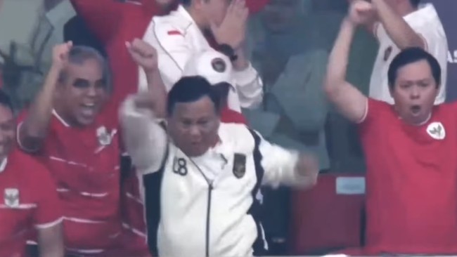 selebrasi-power-ranger-ala-presiden-prabowo-saat-pertandingan-final-indonesiavs-thailand-di-gbk-senin-5102026-1791268568875_169