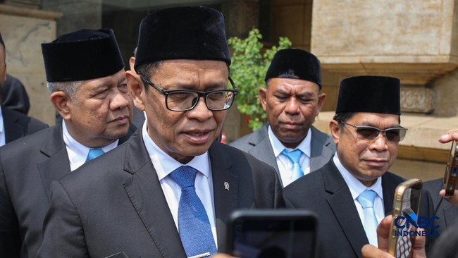 wakil-menteri-esdm-yuliot-tanjung-meyampaikan-keterengan-usai-upacara-peringatan-hari-jadi-energi-pertamabangan-ke-81-tahun-20-1790651380378_169