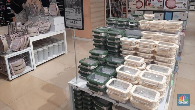 alat-masak-panci-teflon-dan-wadah-makanan-promo-fullday-sale-di-transmart-graha-raya-bintaro-sabtu-1022024-cnbc-indonesiafirda-2_169