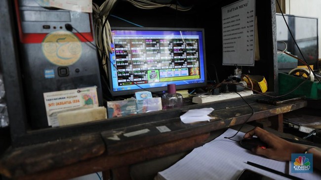 bisnis-rental-playstation-ps-di-jakarta-masih-menunjukkan-eksistensinya-yang-kuat-cnbc-indonesiatri-susilo-1762935762530_169