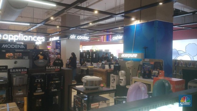 booth-elektronik-di-transmart-kokas-minggu-181-cnbc-indonesiaelga-1768724093084_169
