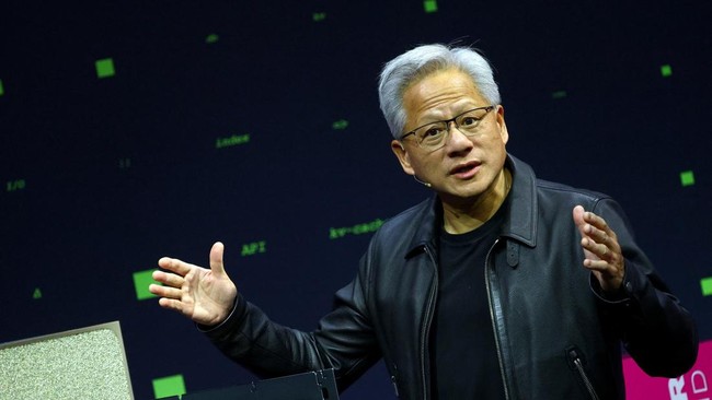 ceo-nvidia-jensen-huang-memperkenalkan-proyek-industrial-ai-cloud-selama-konferensi-pers-di-berlin-jerman-4-november-2025-1762400634969_169