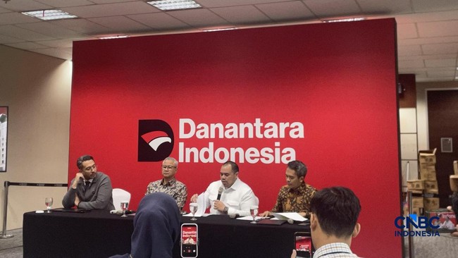 chief-investment-officer-danantara-pandu-sjahrir-saat-ditemui-di-wisma-danantara-jakarta-rabu-2052026-1779277590026_169