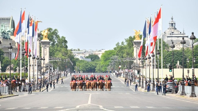 dikawal-146-pasukan-berkuda-presiden-prabowo-tiba-di-istana-elysee-untuk-bertemu-presiden-macron-kbri-paris-1780010978610_169
