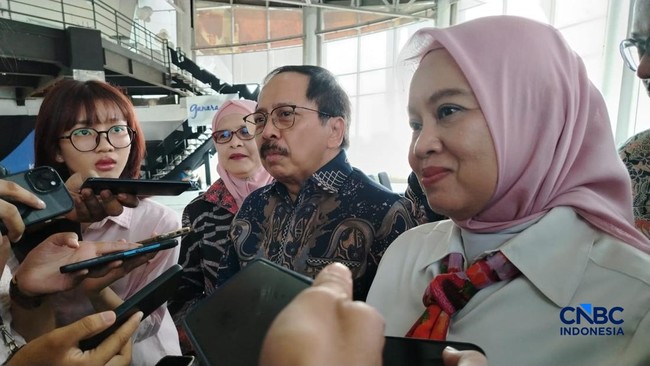 direktur-jenderal-ekosistem-digital-kementerian-komdigi-edwin-hidayat-abdullah-dalam-konferensi-pers-jumat-2952026-cnbc-indone-1780039754290_169
