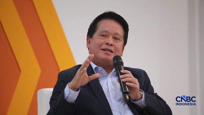 direktur-utama-dirut-pt-bank-rakyat-indonesia-persero-tbk-hery-gunardi-saat-menyampaikan-pemaparan-dalam-sesi-educational-clas-1779534162375_169