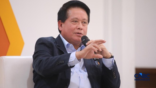 direktur-utama-dirut-pt-bank-rakyat-indonesia-persero-tbk-hery-gunardi-saat-menyampaikan-pemaparan-dalam-sesi-educational-clas-1779534162601_169