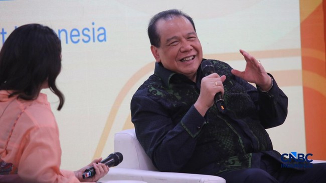 founder-chairman-ct-corp-chairul-tanjung-saat-menyampaikan-pemaparan-dalam-sesi-educational-class-di-acara-jogja-financial-fes-1779533720269_169