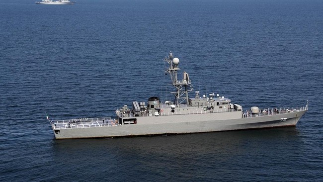 gambar-yang-diberikan-oleh-kementerian-pertahanan-iran-pada-12-maret-2024-ini-menunjukkan-fregat-angkatan-laut-republik-islam-1772622793360_169