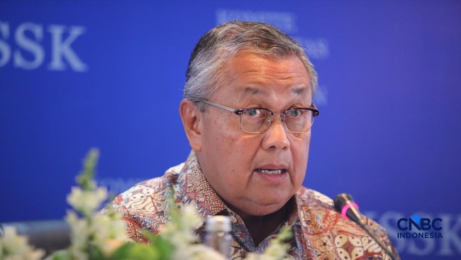 gubernur-bank-indonesia-perry-warjiyo-menyampaikan-pemaparan-saat-konferensi-pers-hasil-rapat-berkala-kssk-tahun-2026-di-bank-1778146958981_169