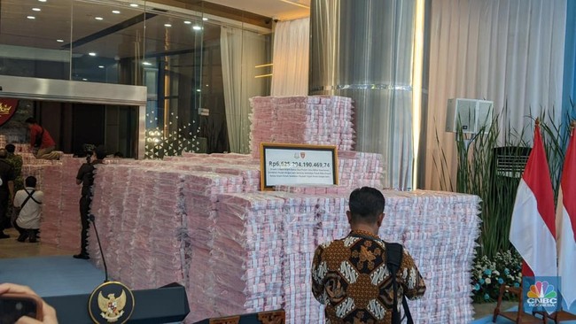 gunungan-uang-korupsi-cpo-cnbc-indonesiaemir-yanwardhana-1766561041366_169