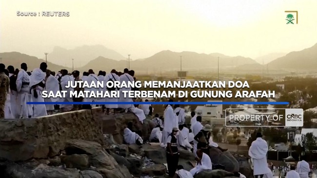 jutaan-orang-memanjaatkan-doa-di-gunung-arafah-1779860321906_169
