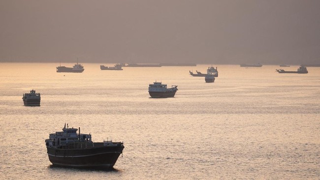kapal-dan-tanker-di-selat-hormuz-di-lepas-pantai-musandam-oman-senin-452026-1777851382256_169