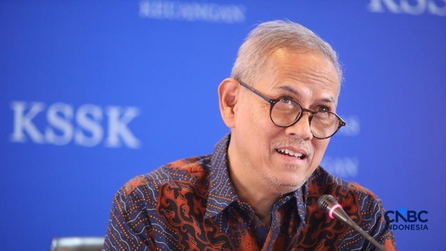 ketua-dewan-komisioner-lembaga-penjamin-simpanan-lps-anggito-abimanyu-menyampaikan-pemaparan-saat-konferensi-pers-hasil-rapat-1778148944098_169