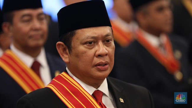 ketua-mpr-ri-bambang-soesatyo-dalam-acara-upacara-penganugerahan-tanda-kehormatan-republik-indonesia-istana-negara-1482024-cnb_169