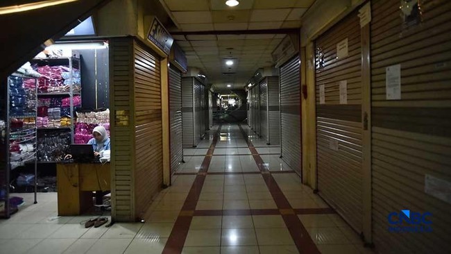 kondisi-banyak-toko-tutup-di-lantai-3a-blok-b-tanah-abang-rabu-1352026-1778667290826_169