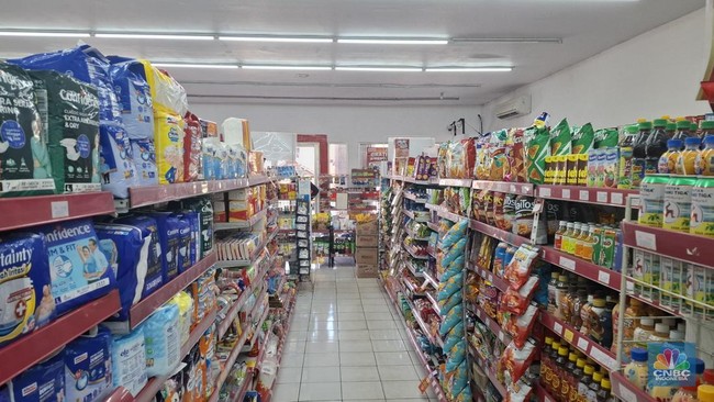 kondisi-peritel-modern-tampak-lengang-masih-berjalan-normal-dan-tidak-ada-fenomena-panic-buying-1756696010498_169