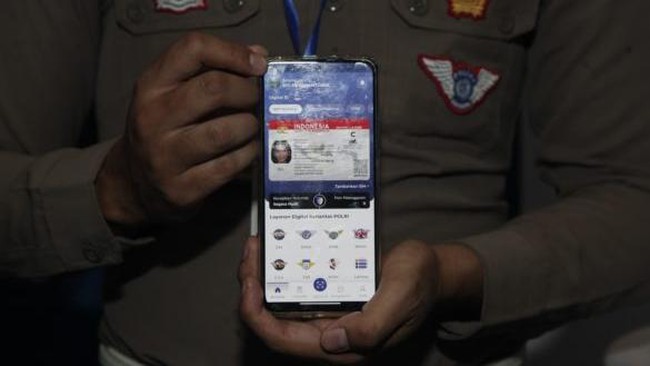 korlantas-polri-melaunching-inovasi-digitalisasi-dokumen-utama-lalu-lintas-dalam-hal-ini-diawali-dengan-surat-izin-mengemudi-s-1779853431192_169