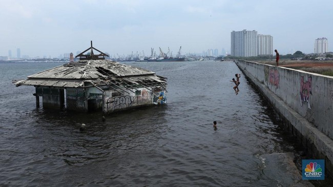 masjid-wal-adhuna-yang-tenggelam-belasan-tahun-lalu-akibat-banjir-rob_169