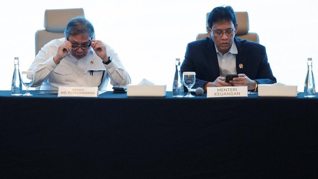 menko-perekonomian-airlangga-hartarto-dan-menteri-keuangan-purbaya-yudhi-sadewa-saat-konferensi-pers-kesiapan-operasional-pt-d-1780215493623_169