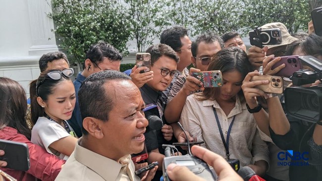 menteri-esdm-bahlil-lahadalia-saat-menyampaikan-keterangan-pers-di-istana-negara-jakarta-selasa-552026-1777968424569_169