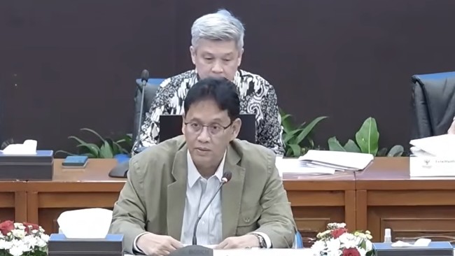 menteri-keuangan-menkeu-purbaya-yudhi-sadewa-saat-mengikuti-sidang-debottlenecking-membahas-investasi-lng-blok-masela-di-jakar-1771913770710_169-1