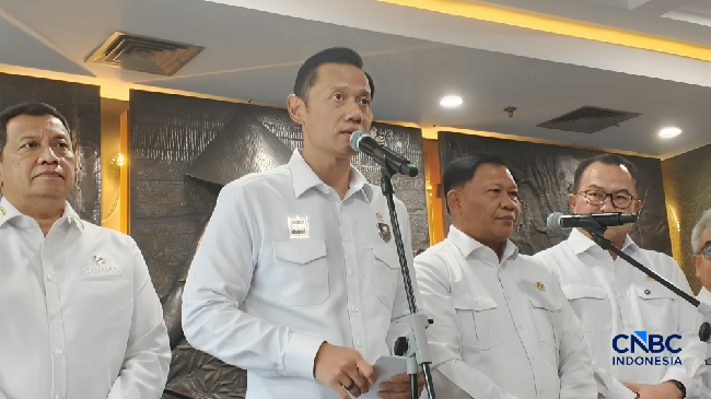 menteri-koordinator-menko-bidang-infrastruktur-dan-pembangunan-kewilayahan-agus-harimurti-yudhoyono-ahy-saat-ditemui-usai-rapa-1777888292155_169