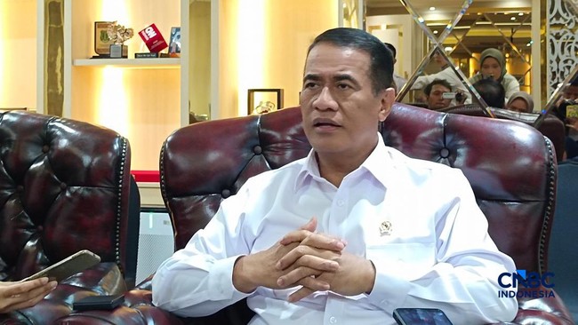 menteri-pertaniankepala-bapanas-amran-sulaiman-saat-ditemui-di-kantornya-jakarta-rabu-1542026-cnbc-indonesiamartyasari-rizky-1776240857752_169