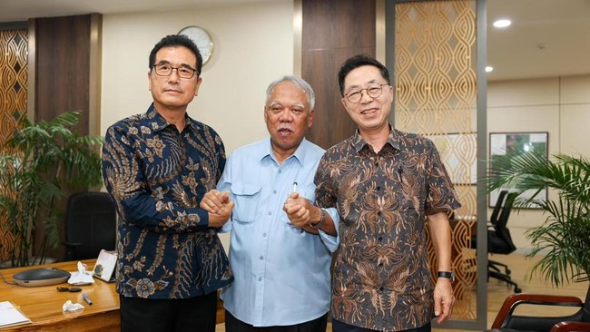 otorita-ikn-melakukan-penandatanganan-perjanjian-kerja-sama-bersama-dua-pelaku-usaha-pelopor-dengan-total-investasi-rp12-trili-1777866069957_169