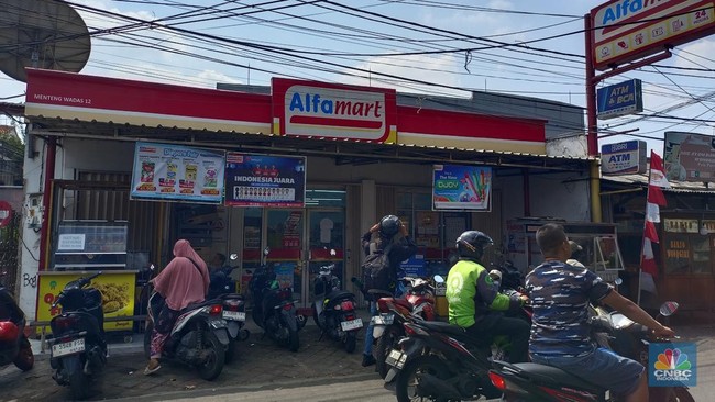pantauan-gerai-ritel-modern-tetap-buka-meski-kondisi-tengah-memanas-gerai-ritel-modern-di-kawasan-setibudi-jakarta-selatan-sen-1756700253709_169
