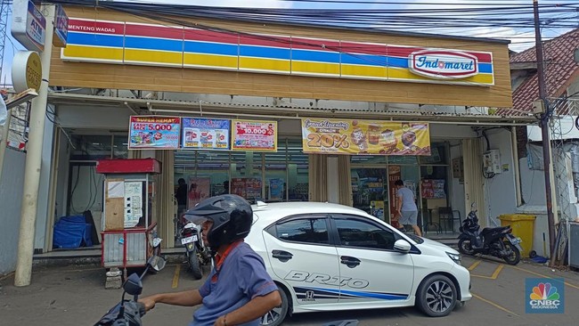 pantauan-gerai-ritel-modern-tetap-buka-meski-kondisi-tengah-memanas-gerai-ritel-modern-di-kawasan-setibudi-jakarta-selatan-sen-1756700253816_169