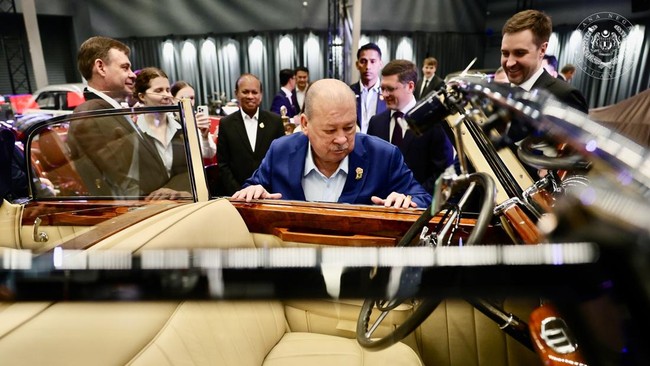 pemilikan-limosin-aurus-senat-oleh-kdymm-spb-yang-di-pertuan-agong-sultan-ibrahim-disifatkan-sebagai-satu-penghormatan-istimew-1778490718516_169